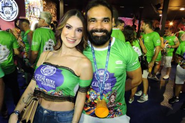 Sao Paulo (SP), 02 / 09 / 2024 - Seyirciler, Sambodromo 'da davullara yakın olmak isteyenler için en iyi seçenek olan Camarote 011' deki geçit törenlerini izliyor. 