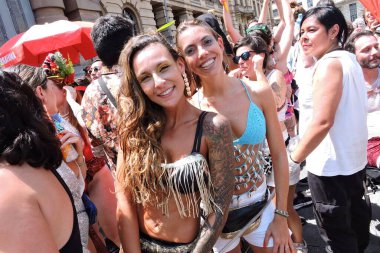 Sao Paulo (SP), 02 / 10 / 2024 - CARNIVAL / TARADO NI VOCE / BLOCO - Caetano Veloso ve diğer MPB klasiklerinin hit parçalarını çalan geleneksel Tarado Ni Voce blok, geçit törenini Sao Paulo şehir merkezindeki caddelerde gerçekleştirdi.