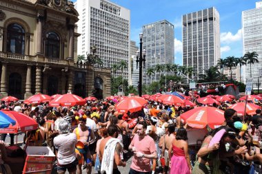 Sao Paulo (SP), 02 / 10 / 2024 - CARNIVAL / TARADO NI VOCE / BLOCO - Caetano Veloso ve diğer MPB klasiklerinin hit parçalarını çalan geleneksel Tarado Ni Voce blok, geçit törenini Sao Paulo şehir merkezindeki caddelerde gerçekleştirdi.