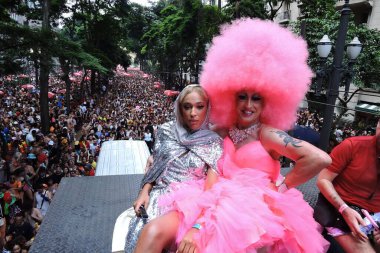 SAO PAULO (SP), 02/10/2024. Federal vekil Erika Hilton, 10 Şubat 2024 Cumartesi günü öğleden sonra Sao Paulo 'nun merkezindeki Praca da Republica bölgesinde düzenlenen LGBT geçit törenine katıldı.. 