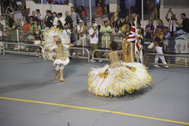 Sao Paulo (SP), Brezilya 02 / 09 / 2024 - Bağımsız Üçlü Renk Okulu özel grubu 9 Şubat 2024 Cuma gecesi Anhembi 'de geçit töreni yapıyor. (Fotoğraf: Leco Viana / Thenews2 / Depozito Fotoğrafları) 