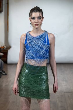 Procode _ Dress - Runway - New York Moda Haftası - Şubat 2024. 8 Şubat 2024, New York, New York, ABD: Procode _ Dress defilesinde 8 Şubat 2024 tarihinde Tals Studio 'da bir model podyumda yürüyor. 