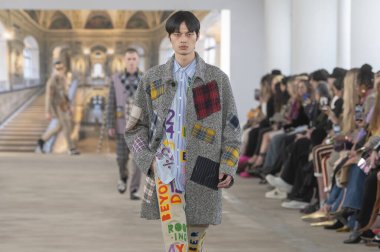 Libertine - Runway - Şubat 2024 New York Moda Haftası. 9 Şubat 2024, New York, New York, ABD: New York Moda Haftası - Şubat 2024: Starrett-Lehigh Binasındaki Gösteriler sırasında Libertine Show 'da bir model podyumda yürüyor 