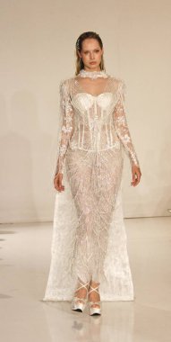 09 Şubat 2024, New York, New York, ABD: Endonezya Şimdi Şubat 2024 New FW Runway