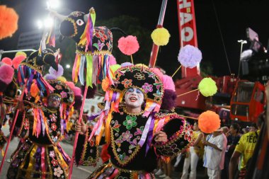 RIO DE JANEIRO (RJ), Brezilya 02 / 11 / 2024 - Rio metropolitan bölgesi Sao Goncalo kentindeki Porto da Pedra Samba Okulu, Marques de Sapuca 'daki Rio özel grubunun ilk geçit töreninin açılışını gerçekleştirdi.