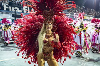 SAO PAULO (SP), Brezilya 02 / 10 / 2024 - Sambadrome do Anhembi do Anhembi 'de düzenlenen Sao Paulo samba okullarının özel bir grubu için geçerli olan samba okullarının geçit töreni sırasında Gavioes da Fiel