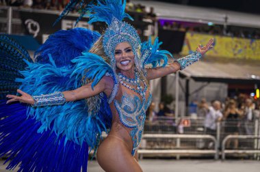 SAO PAULO (SP), Brezilya 02 / 10 / 2024 - Sao Paulo samba okullarının geçit töreni sırasında Anhembi Sambadrome 'da düzenlenen Sao Paulo' daki samba okullarının özel geçit törenleri için geçerli olan Altın Kartal