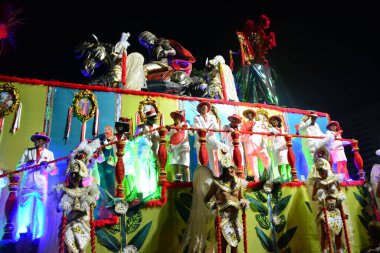 RIO DE JANEIRO (RJ), 10 / 2 / 2024 Konsantrasyon ve Rio de Janeiro merkezindeki Marques de Sapucai 'de düzenlenen Altın serisi için geçerli Unidos de Bangu samba okulunun geçit töreninin başlaması 