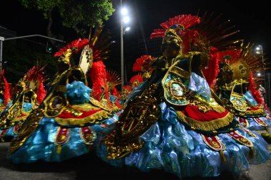 RIO DE JANEIRO (RJ), 10 / 2 / 2024 Konsantrasyon ve Rio de Janeiro merkezindeki Marques de Sapucai 'de düzenlenen Altın serisi için geçerli Unidos de Bangu samba okulunun geçit töreninin başlaması 