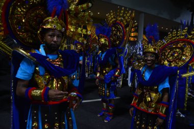 RIO DE JANEIRO (RJ), 10 / 2 / 2024 Konsantrasyon ve Rio de Janeiro merkezindeki Marques de Sapucai 'de düzenlenen Altın serisi için geçerli Unidos de Bangu samba okulunun geçit töreninin başlaması 