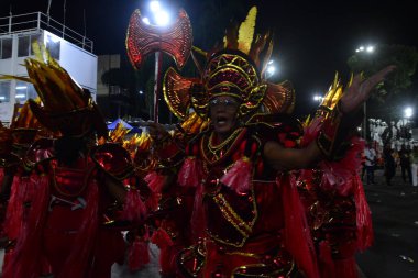 RIO DE JANEIRO (RJ), Brezilya 10 / 2 / 2024 Ouro serisinin samba okulu Imperio Serrano 'nun Rio de Janeiro' nun merkezindeki Marques de Sapucai 'deki geçit töreninin başlangıcı.