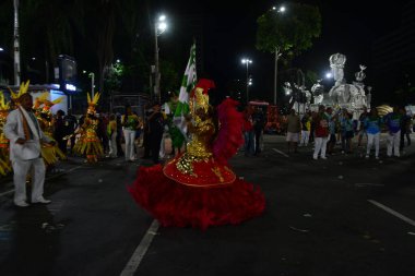RIO DE JANEIRO (RJ), Brezilya 10 / 2 / 2024 Ouro serisinin samba okulu Imperio Serrano 'nun Rio de Janeiro' nun merkezindeki Marques de Sapucai 'deki geçit töreninin başlangıcı.