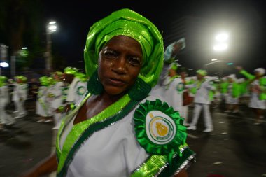 RIO DE JANEIRO (RJ), Brezilya 10 / 2 / 2024 Ouro serisinin samba okulu Imperio Serrano 'nun Rio de Janeiro' nun merkezindeki Marques de Sapucai 'deki geçit töreninin başlangıcı.