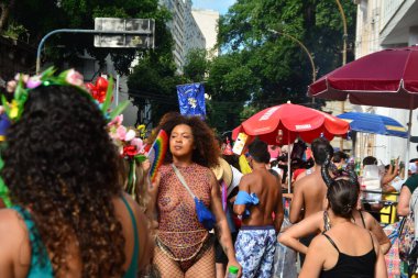 RIO DE JANEIRO (RJ), Brezilya 2 / 11 / 2024 - Bloco das Trepadeiras ve Cordao do Boi Tolo, bu pazar sabahından itibaren, şenliğe katılın ve sokaklarda geçit töreni yapın. 