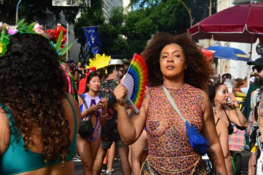 RIO DE JANEIRO (RJ), Brezilya 2 / 11 / 2024 - Bloco das Trepadeiras ve Cordao do Boi Tolo, bu pazar sabahından itibaren, şenliğe katılın ve sokaklarda geçit töreni yapın. 
