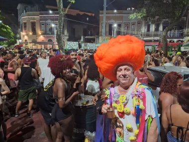 RIO DE JANEIRO(RJ),11/02/2024. Prainha Limanı 'ndaki toplantılardan biri, daha çok köle alan koordinatör olarak bilinen, Brezilya' nın Rio de Janeiro şehrinde bulunan yabancı turist ve turistlerle doluydu.