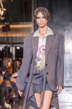 Mones - Runway - Şubat 2024 New York Moda Haftası. 10 Şubat 2024, New York, New York, ABD: New York Moda Haftası - Şubat 2024: The Show at Rockefeller Center 