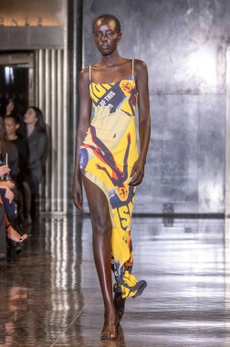 Mones - Runway - Şubat 2024 New York Moda Haftası. 10 Şubat 2024, New York, New York, ABD: New York Moda Haftası - Şubat 2024: The Show at Rockefeller Center 