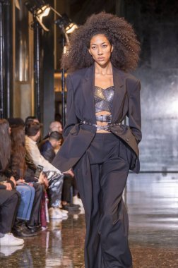 Mones - Runway - Şubat 2024 New York Moda Haftası. 10 Şubat 2024, New York, New York, ABD: New York Moda Haftası - Şubat 2024: The Show at Rockefeller Center 