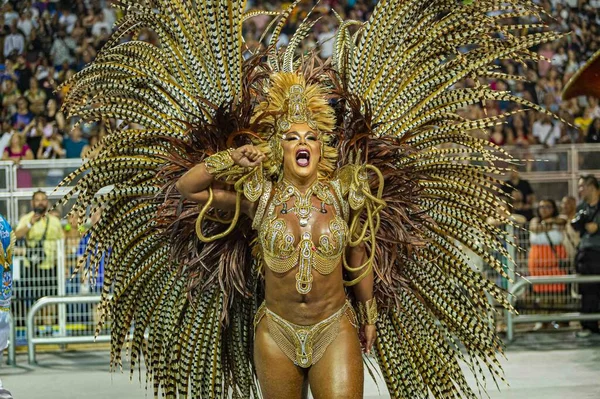 Sao Paulo Brazil 2024 Golden Eagle Parade Samba Schools Sao — Stock Photo, Image