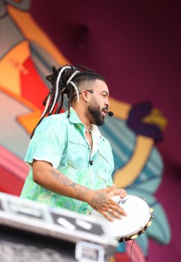 SAO PAULO, 02 / 11 / 2024 - Menos e Mais grubu, 11 Şubat 2024 Pazar günü Sao Paulo kentindeki Carnaval na Cidade 'de sahne alıyor..