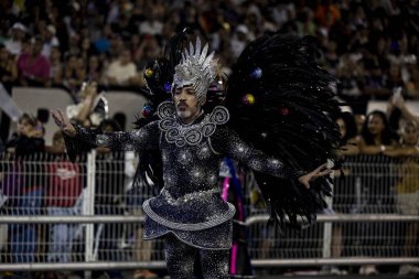 SAO PAULO (SP), Brezilya 02 / 10 / 2024 - Sambadrome do Anhembi do Anhembi 'de düzenlenen Sao Paulo samba okullarının özel bir grubu için geçerli olan samba okullarının geçit töreni sırasında Gavioes da Fiel