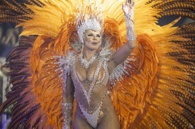 SAO PAULO (SP), Brezilya 02 / 10 / 2024 - Sambadrome do Anhembi do Anhembi 'de düzenlenen Sao Paulo samba okullarının özel bir grubu için geçerli olan samba okullarının geçit töreni sırasında Gavioes da Fiel