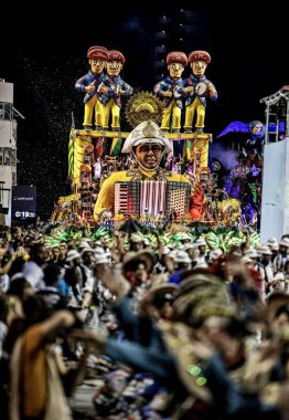 SAO PAULO (SP), Brezilya 02 / 11 / 2024 - Sao Paulo samba okullarının geçit töreni, Dom Bosco de Itaqueera Sao Paulo Sambodromo 'da düzenlenen samba okullarının grup erişim grubu geçitleri için geçerlidir