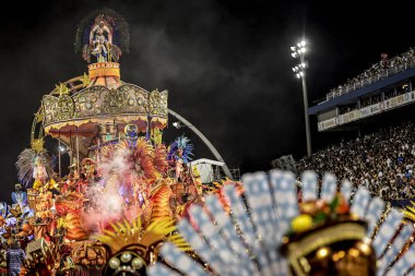 SAO PAULO (SP), Brezilya 02 / 11 / 2024 - Sao Paulo, Nene de Vila Matilde samba okullarının geçit töreni, Sao Paulo Sambadrome 'da düzenlenen samba okullarının erişim grubu için geçerlidir.