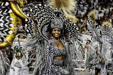 SAO PAULO (SP), Brezilya 02 / 11 / 2024 - Sao Paulo samba okullarının geçit töreni, Torcida Jovem Anhembi Sambadrome 'da düzenlenen Sao Paulo samba okullarının grup giriş grubu için geçerli 
