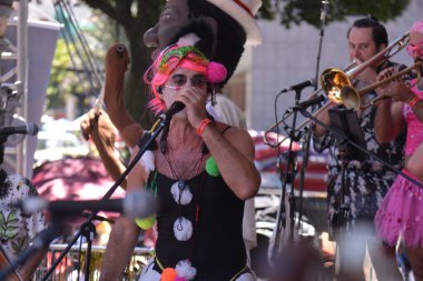 Rio de Janeiro (RJ) Brazil 02 / 11 / 2024 - Rio de Janeiro 'daki Praca Tiradentes' te Bloco Cordao do Boitata 'nın sunumu. Miras, Hareket ve Dönüşüm temalı grup Rio 'daki karnavalı canlandırdı. 
