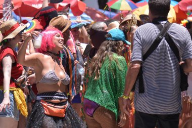 Rio de Janeiro (RJ) Brazil 02 / 11 / 2024 - Rio de Janeiro 'daki Praca Tiradentes' te Bloco Cordao do Boitata 'nın sunumu. Miras, Hareket ve Dönüşüm temalı grup Rio 'daki karnavalı canlandırdı. 