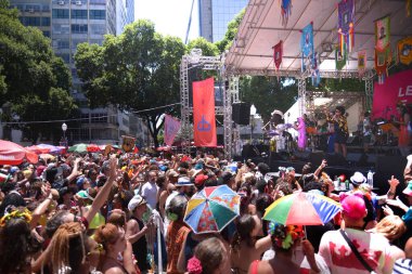 Rio de Janeiro (RJ) Brazil 02 / 11 / 2024 - Rio de Janeiro 'daki Praca Tiradentes' te Bloco Cordao do Boitata 'nın sunumu. Miras, Hareket ve Dönüşüm temalı grup Rio 'daki karnavalı canlandırdı. 