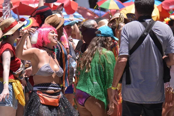 Rio de Janeiro (RJ) Brazil 02 / 11 / 2024 - Rio de Janeiro 'daki Praca Tiradentes' te Bloco Cordao do Boitata 'nın sunumu. Miras, Hareket ve Dönüşüm temalı grup Rio 'daki karnavalı canlandırdı. 