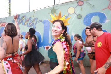 Sao Paulo (SP), 02 / 12 / 2024 - Sao Paulo 'nun en büyüğü olan Bloco Esfarrado, bu Pazartesi günü Bixiga caddelerinde 77 yılı kutlayarak, 02 / 17 / 1947' de doğdu..