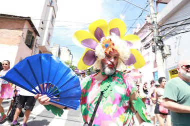 Sao Paulo (SP), 02 / 12 / 2024 - Sao Paulo 'nun en büyüğü olan Bloco Esfarrado, bu Pazartesi günü Bixiga caddelerinde 77 yılı kutlayarak, 02 / 17 / 1947' de doğdu..
