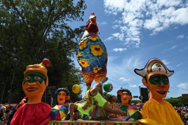 Sao Paulo SP, 02 / 13 / 2024 - Bloco Galo da Dawn, Sao Paulo şehrindeki Ibirapira Parkı 'nın önündeki Sao Paulo şehrinde düzenlenen üçüncü geçit töreni, bu Salı - adil 13 Şubat 2024. 