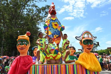 Sao Paulo SP, 02 / 13 / 2024 - Bloco Galo da Dawn, Sao Paulo şehrindeki Ibirapira Parkı 'nın önündeki Sao Paulo şehrinde düzenlenen üçüncü geçit töreni, bu Salı - adil 13 Şubat 2024. 