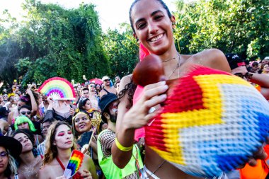 Rio de Janeiro (RJ) Brezilya 02 / 12 / 2024 - O Baile todosu, kadınlar tarafından yaratılan Rio ritminin mevcut ve eski hit parçalarıyla, Aterro do Flamengo 'daki tüm Baile halkı heyecanlandırdı. 
