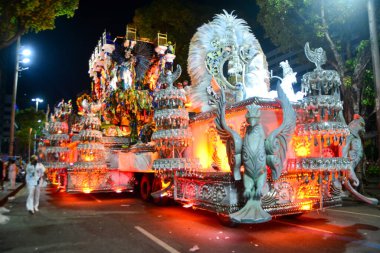 RIO de JANEIRO (RJ), Brezilya 02 / 12 / 2024 - Rio de Janeiro 'nun merkezindeki Marques de Sapucai' deki Vila Isabel samba okulu, heyecan verici bir geçit töreni düzenledi. 
