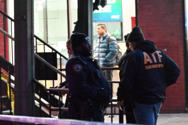 (Bronx, New York 'taki metro istasyonunda toplu katliam. 12 Şubat 2024, Bronx, New York, ABD: Pazartesi öğleden sonra Bronx 'taki Eden Caddesi' ndeki metro istasyonunda çok sayıda kişi yaralandı. 