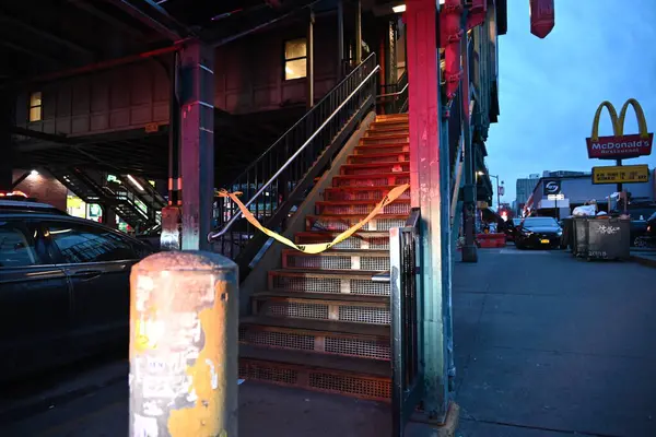 New ニューヨークのブロンクスにある地下鉄駅での大量射撃 2024 ブロンクス ニューヨーク アメリカ合衆国 月曜日の午後に行われたブロンクスのエデンアブ山の地下鉄駅で数人の人々を射撃 — ストック写真