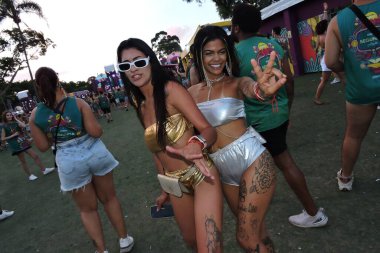 Sao Paulo (SP), 02 / 12 / 2024 - Pazartesi öğleden sonra şehirdeki karnaval etkinliklerini kontrol etmek için bugüne kadarki en büyük seyirciyi kaydetti. Çok çeşitli ve havalı bir seyirci prim dans pistlerine yayıldı.