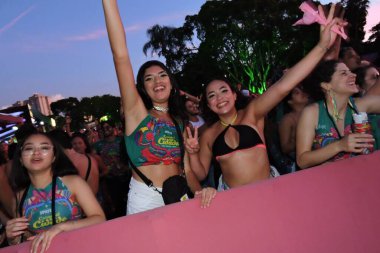 Sao Paulo (SP), 02 / 12 / 2024 - Pazartesi öğleden sonra şehirdeki karnaval etkinliklerini kontrol etmek için bugüne kadarki en büyük seyirciyi kaydetti. Çok çeşitli ve havalı bir seyirci prim dans pistlerine yayıldı.