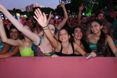 Sao Paulo (SP), 02 / 12 / 2024 - Pazartesi öğleden sonra şehirdeki karnaval etkinliklerini kontrol etmek için bugüne kadarki en büyük seyirciyi kaydetti. Çok çeşitli ve havalı bir seyirci prim dans pistlerine yayıldı.