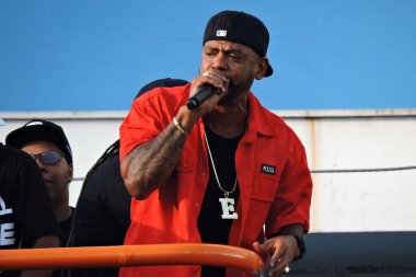 Sao Paulo (SP), Brezilya 02 / 13 / 2024 - Mano Brow ve grubu Racionais, bu salı öğleden sonra Avenida Marques de Sao Vicente 'de Bloco Beat Loko' da sahne aldılar..