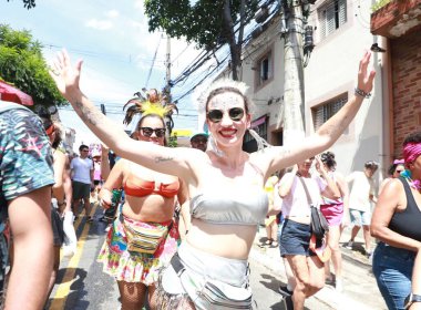 Sao Paulo (SP), 02 / 12 / 2024 - Sao Paulo 'nun en büyüğü olan Bloco Esfarrado, bu Pazartesi günü Bixiga caddelerinde 77 yılı kutlayarak, 02 / 17 / 1947' de doğdu..