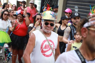 Sao Paulo (SP), 02 / 12 / 2024 - Sao Paulo 'nun en büyüğü olan Bloco Esfarrado, bu Pazartesi günü Bixiga caddelerinde 77 yılı kutlayarak, 02 / 17 / 1947' de doğdu..