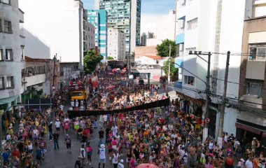 Sao Paulo (SP), 02 / 12 / 2024 - Sao Paulo 'nun en büyüğü olan Bloco Esfarrado, bu Pazartesi günü Bixiga caddelerinde 77 yılı kutlayarak, 02 / 17 / 1947' de doğdu..