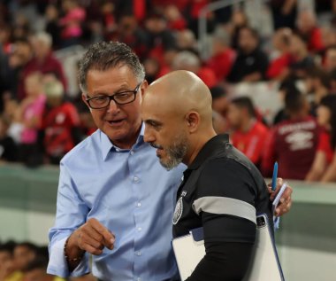 CURITIBA (PR), Brazil 02 / 15 / 2024 - Rafael Guanaes ve Juan Carlos Osorio, Athletico PR ve Operario arasında oynanan maçta 2024 Paranaense Şampiyonası 'nın 9. turu için koçluk yapıyor.